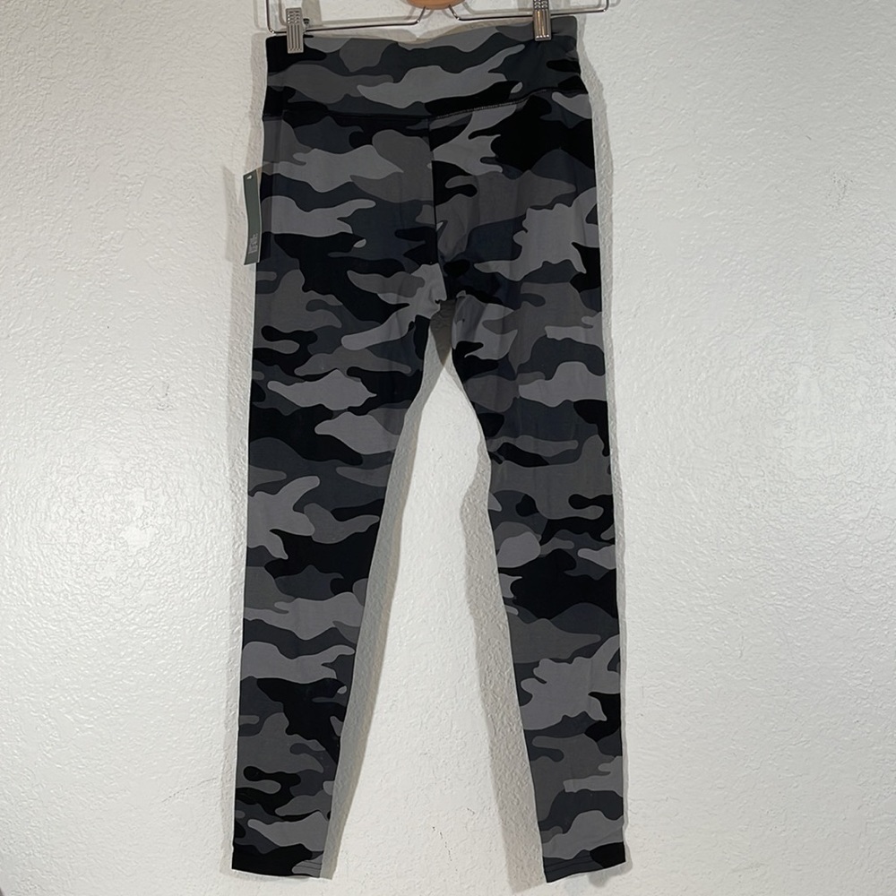 WILD FABLE Women's High-Waisted Animal Print Classic Leggings Size Small NWT - Picture 3 of 7